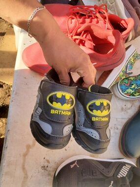 Batman Kids' Grey & Yellow Hook-and-Loop Sneakers